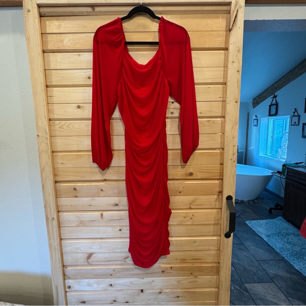 Chic Scarlet Long Sleeve Midi Dress - Picture 2 of 2